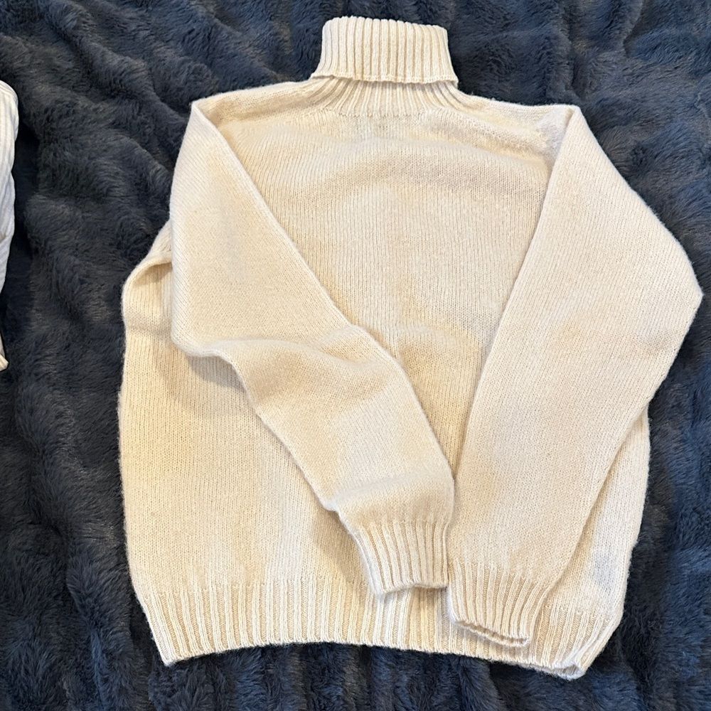 Lambs wool Cream Turtleneck Sweater NWOT
